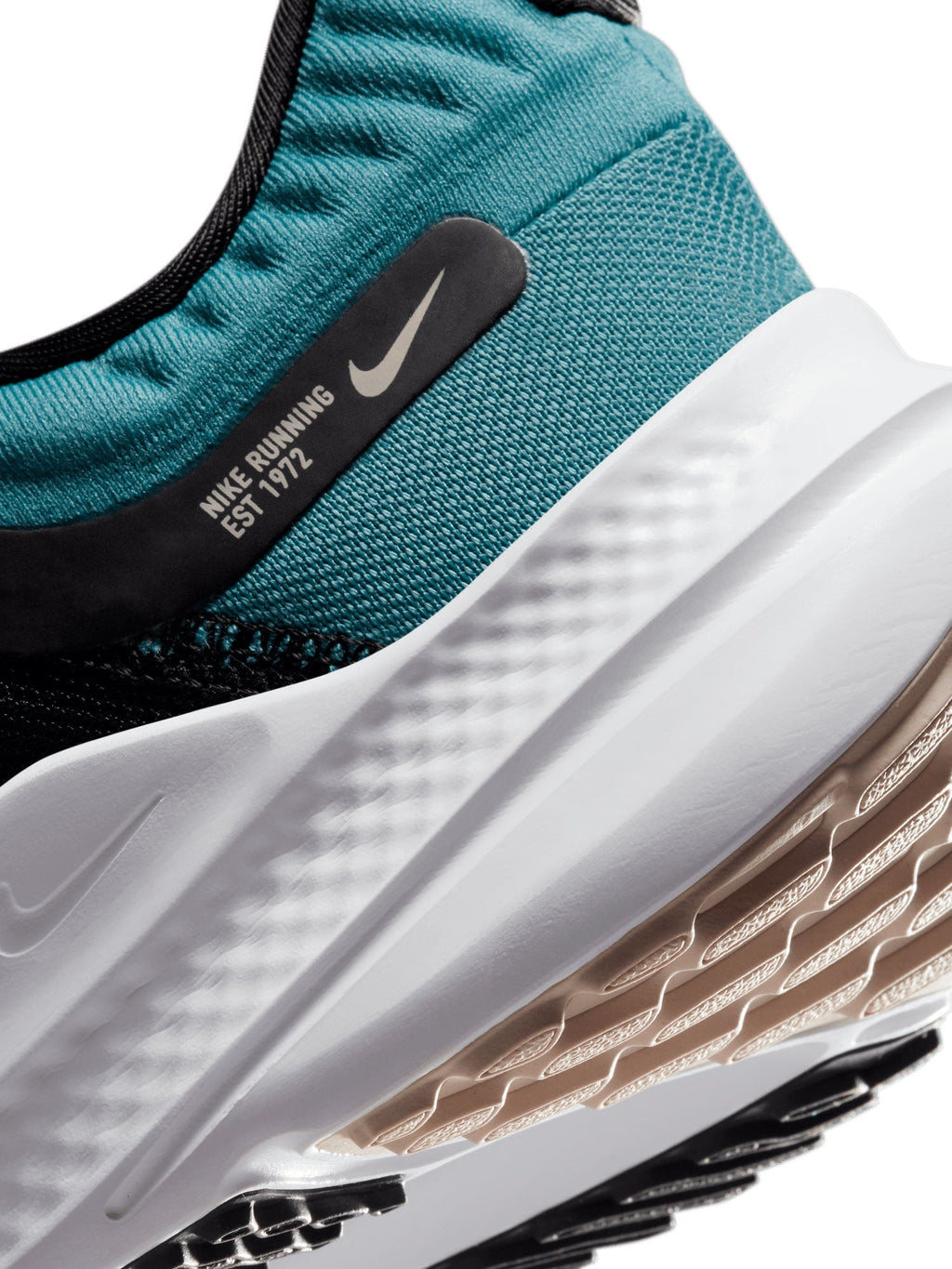 NIKE Обувки WMNS QUEST 5