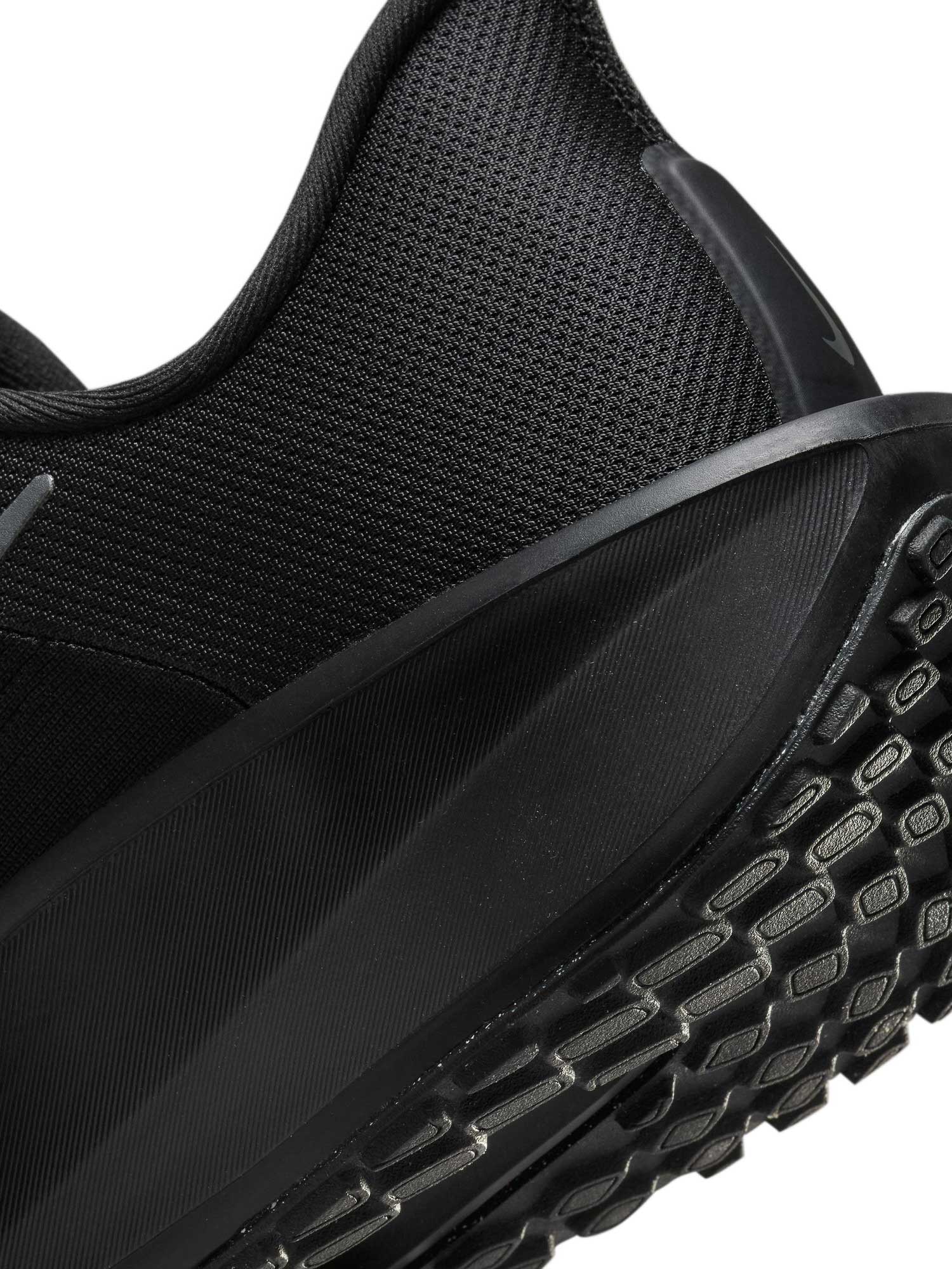 NIKE Обувки QUEST 6