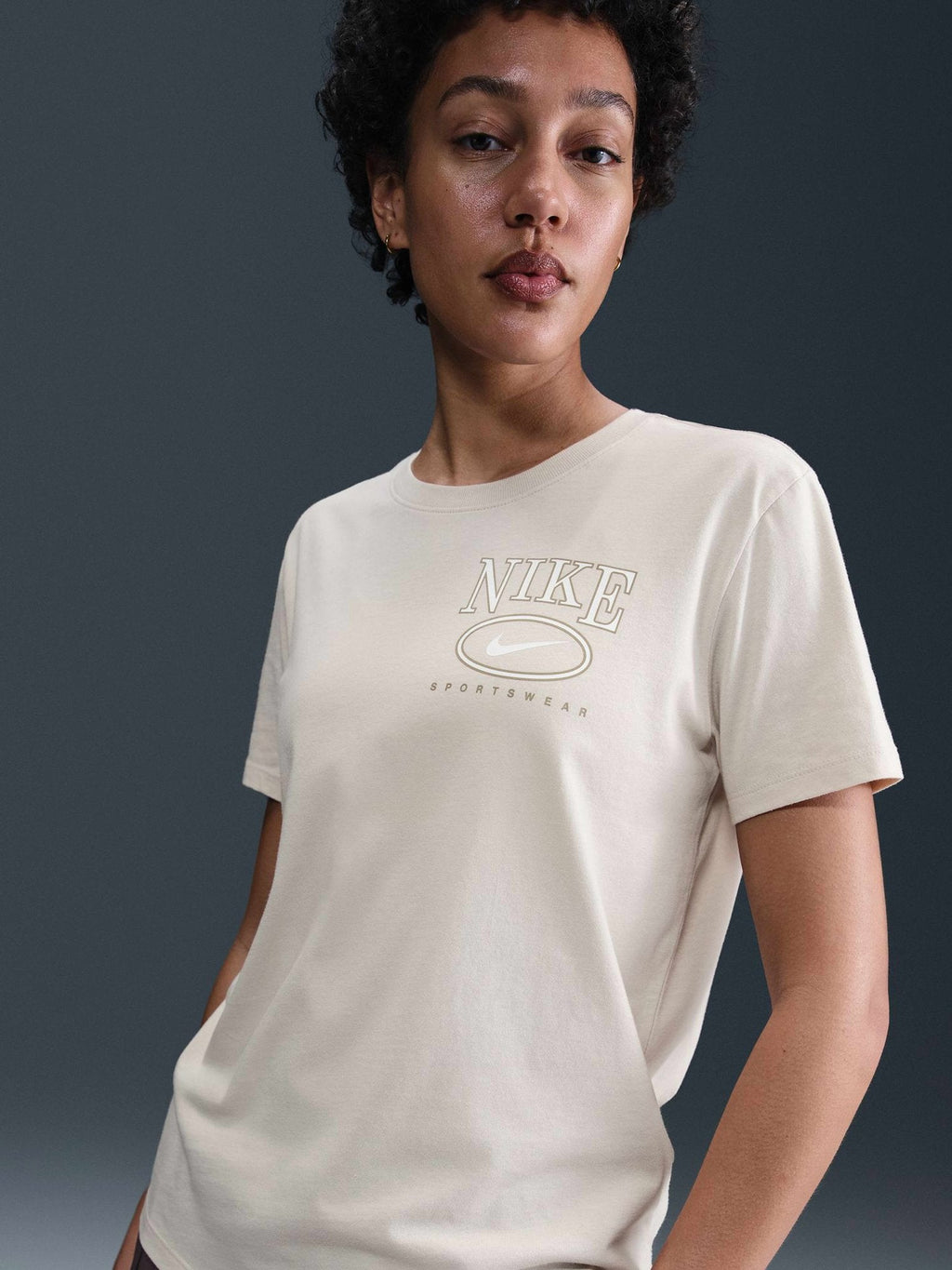 NIKE Тениска W NSW CLUB SS TEE CC