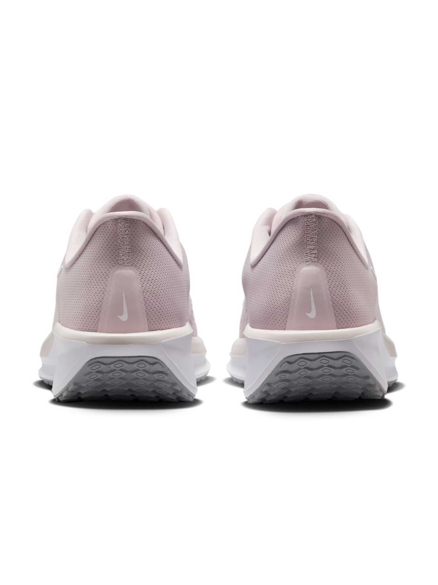 NIKE Обувки WMNS QUEST 6