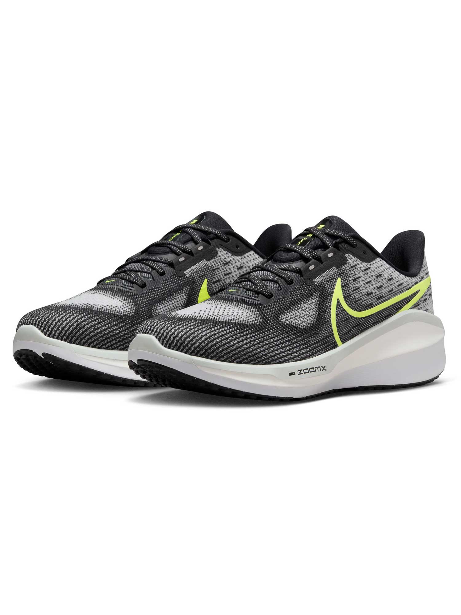 NIKE Обувки VOMERO 17