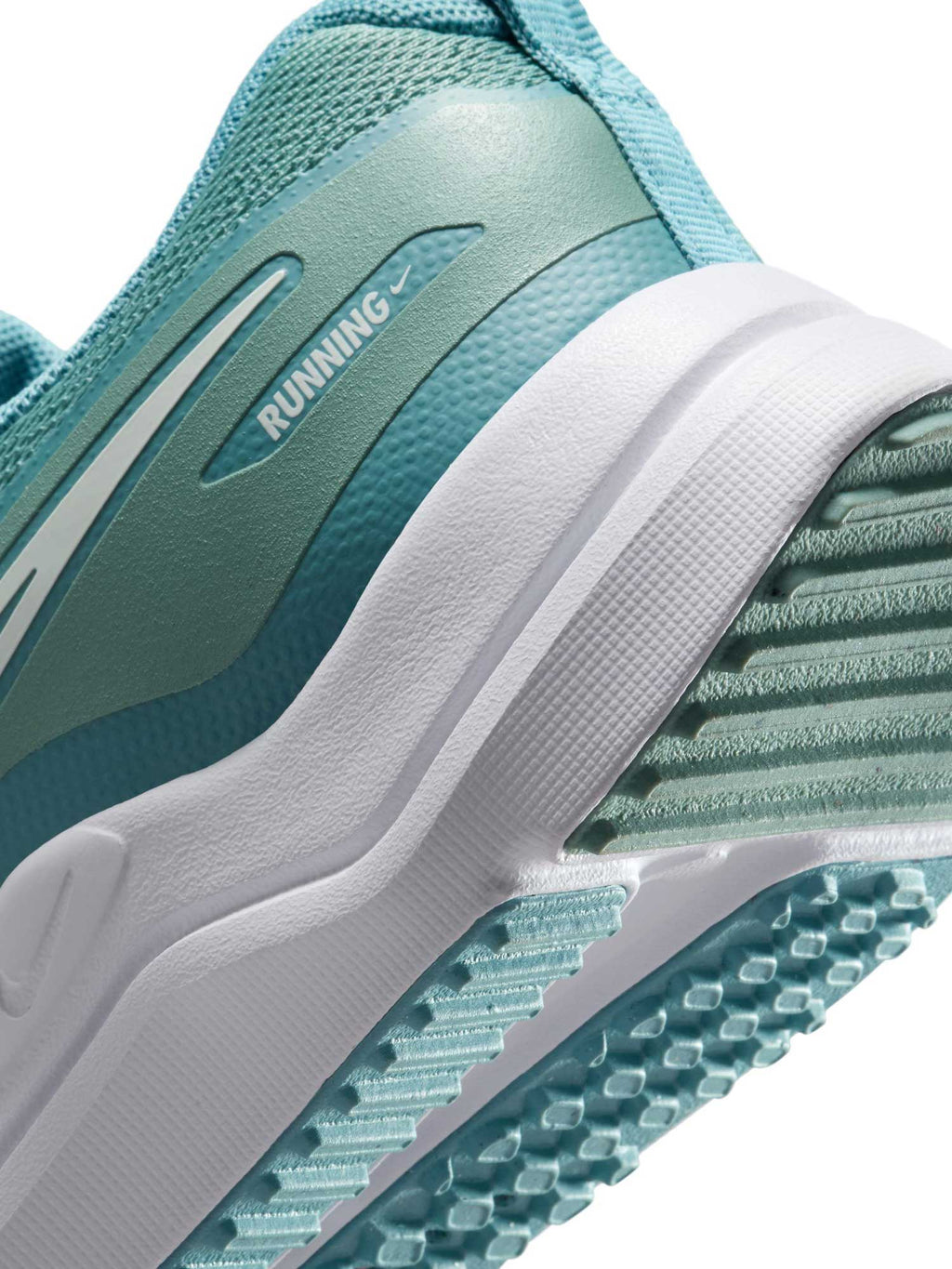 NIKE Обувки COSMIC RUNNER (GS)