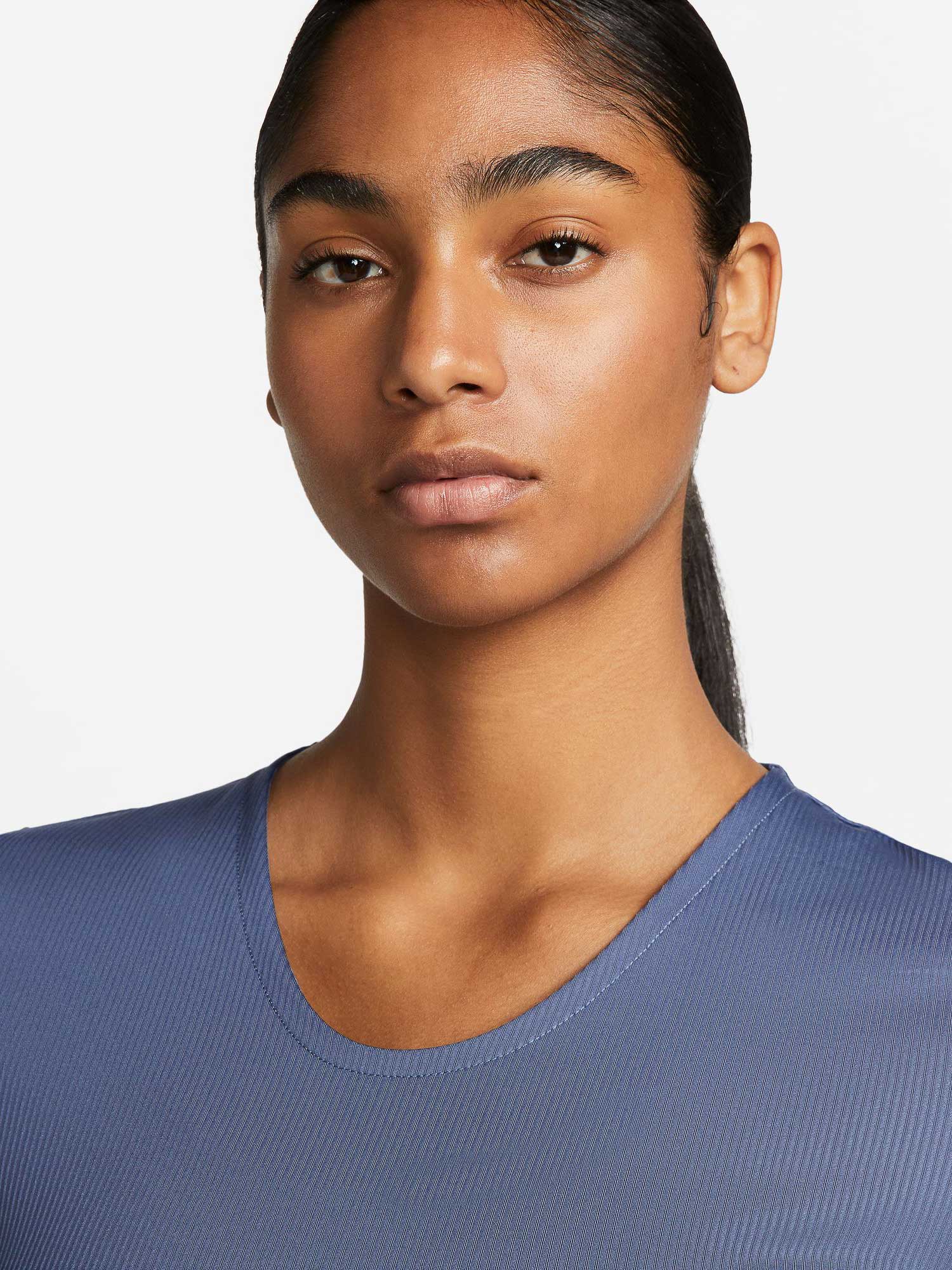 NIKE Тениска W NK DF SS TOP SSNL NV