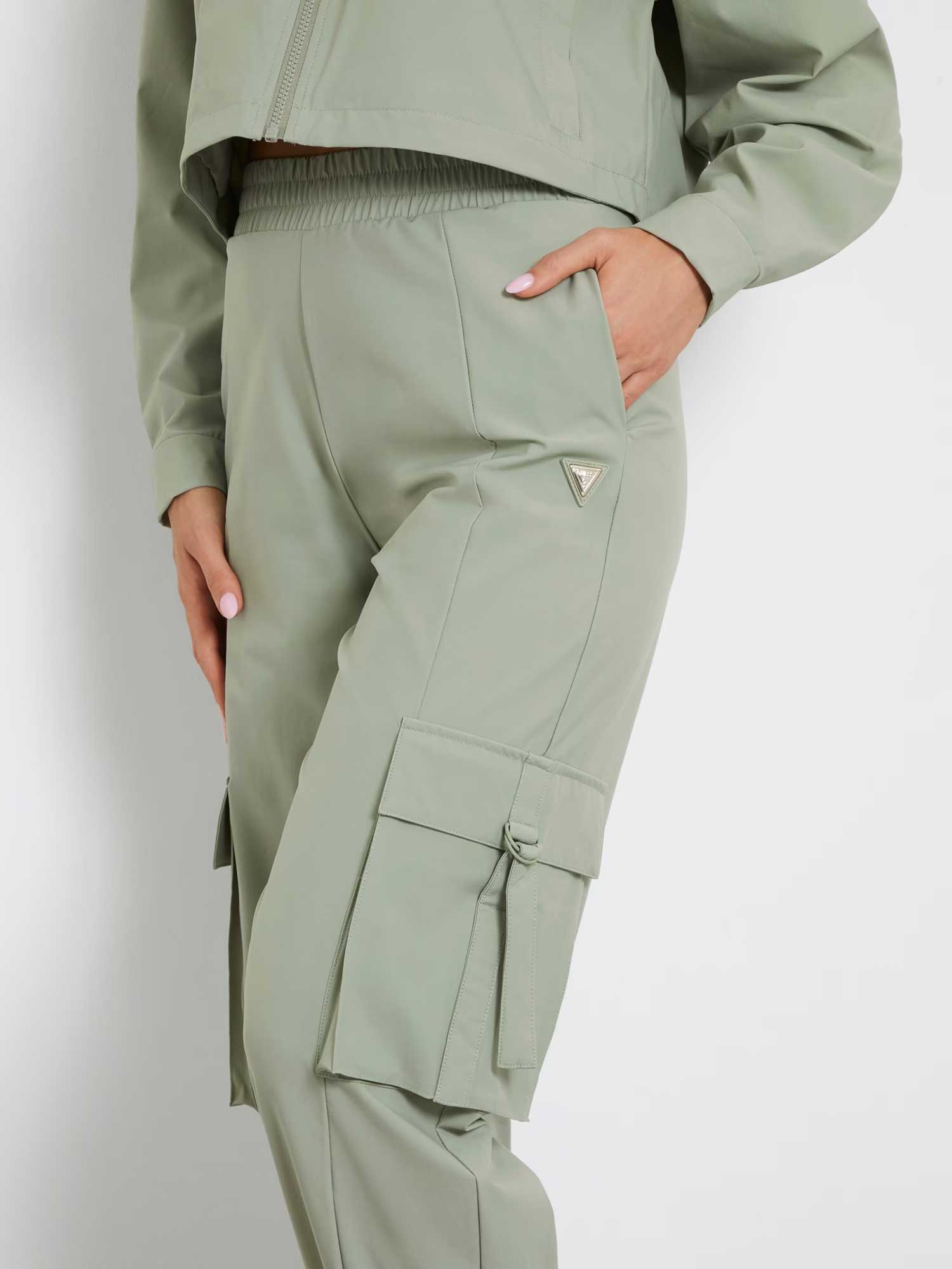 GUESS Спортно долнище AURLIE CARGO PANTS