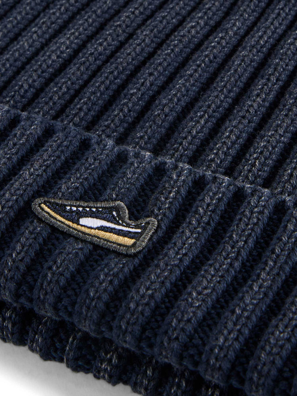PUMA Шапка PREMIUM ESS Mid Crown Beanie