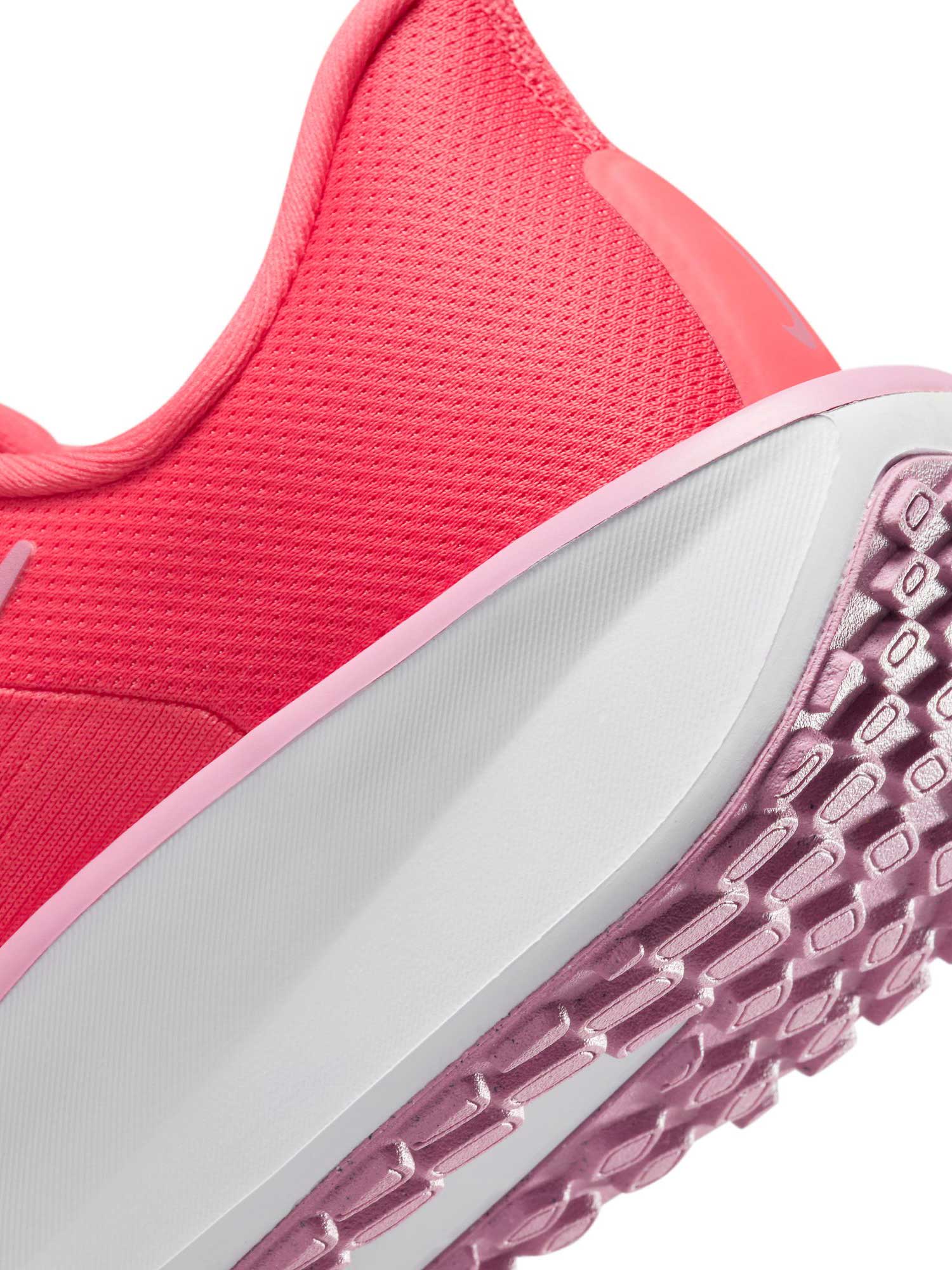 NIKE Обувки WMNS QUEST 6
