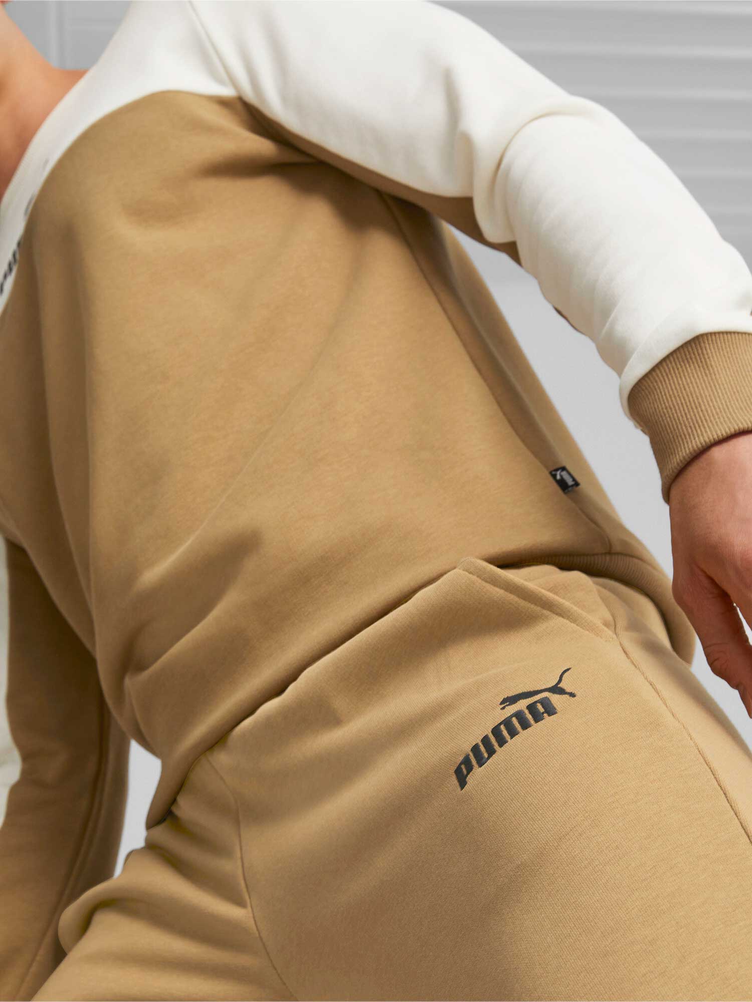 PUMA Спортно долнище ESS ELEVATED Sweatpants TR cl
