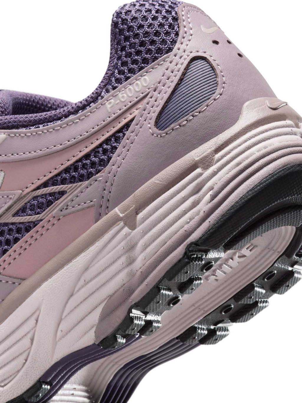 NIKE Обувки W P-6000 SE