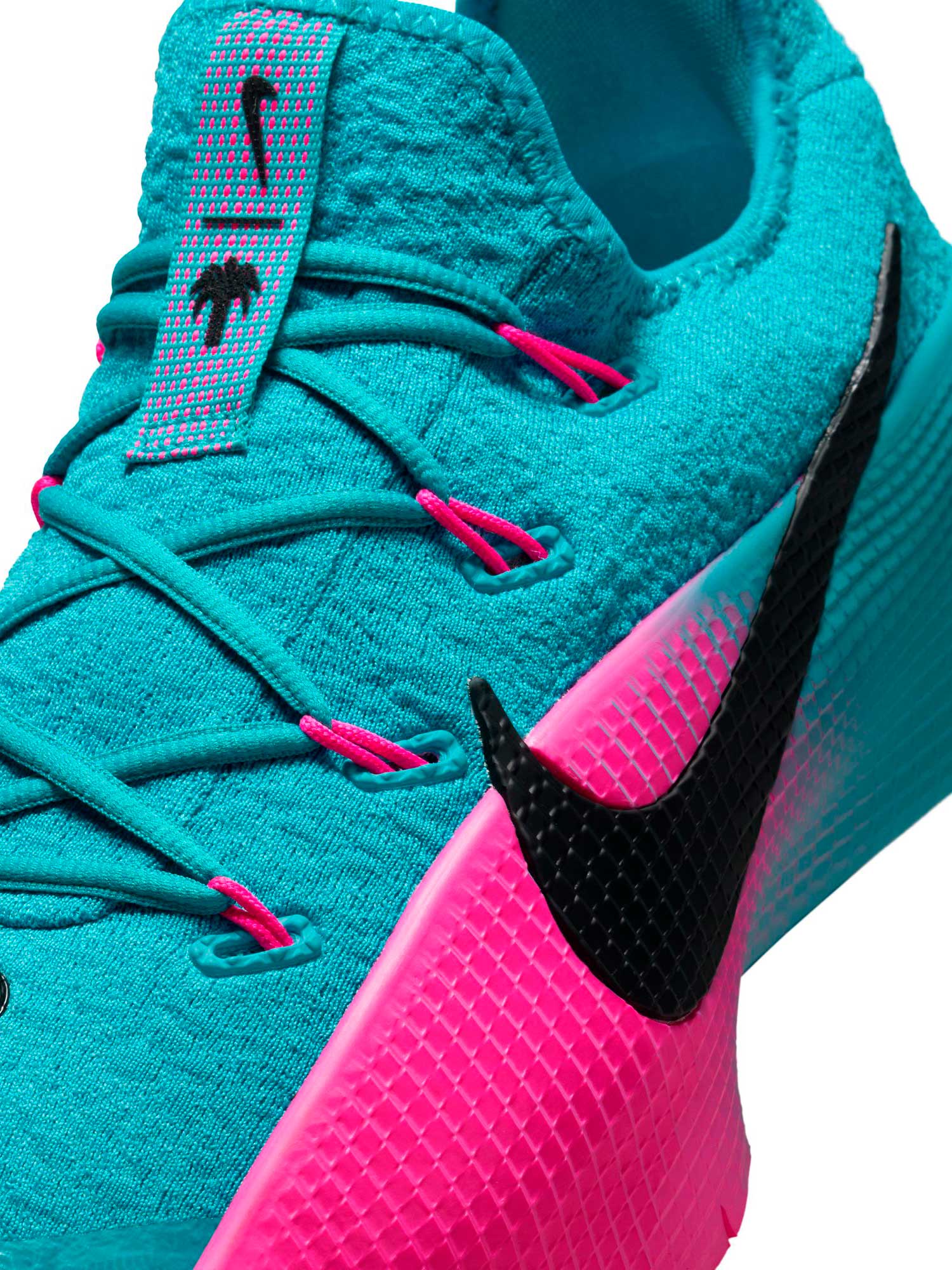 NIKE Обувки LEBRON TR 1