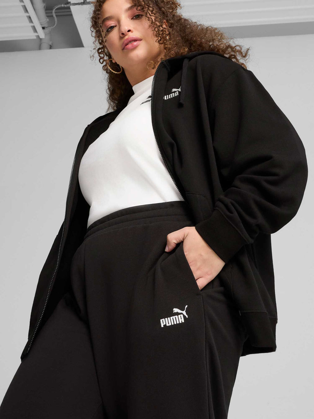 PUMA Спортно долнище ESS No. 1 Logo Sweatpants TR cl