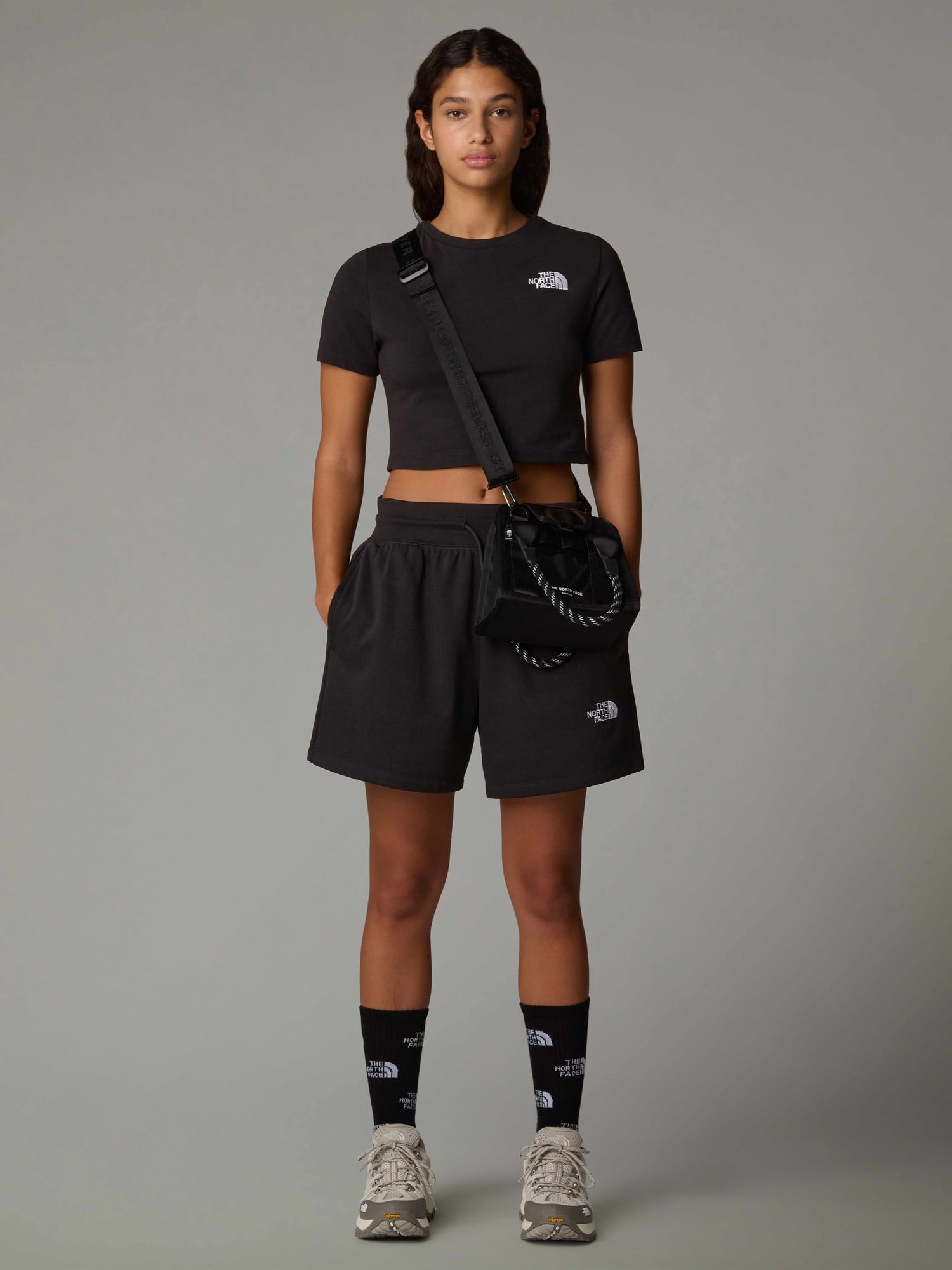 THE NORTH FACE Къси панталони W ESSENTIAL RELAXED SHORT