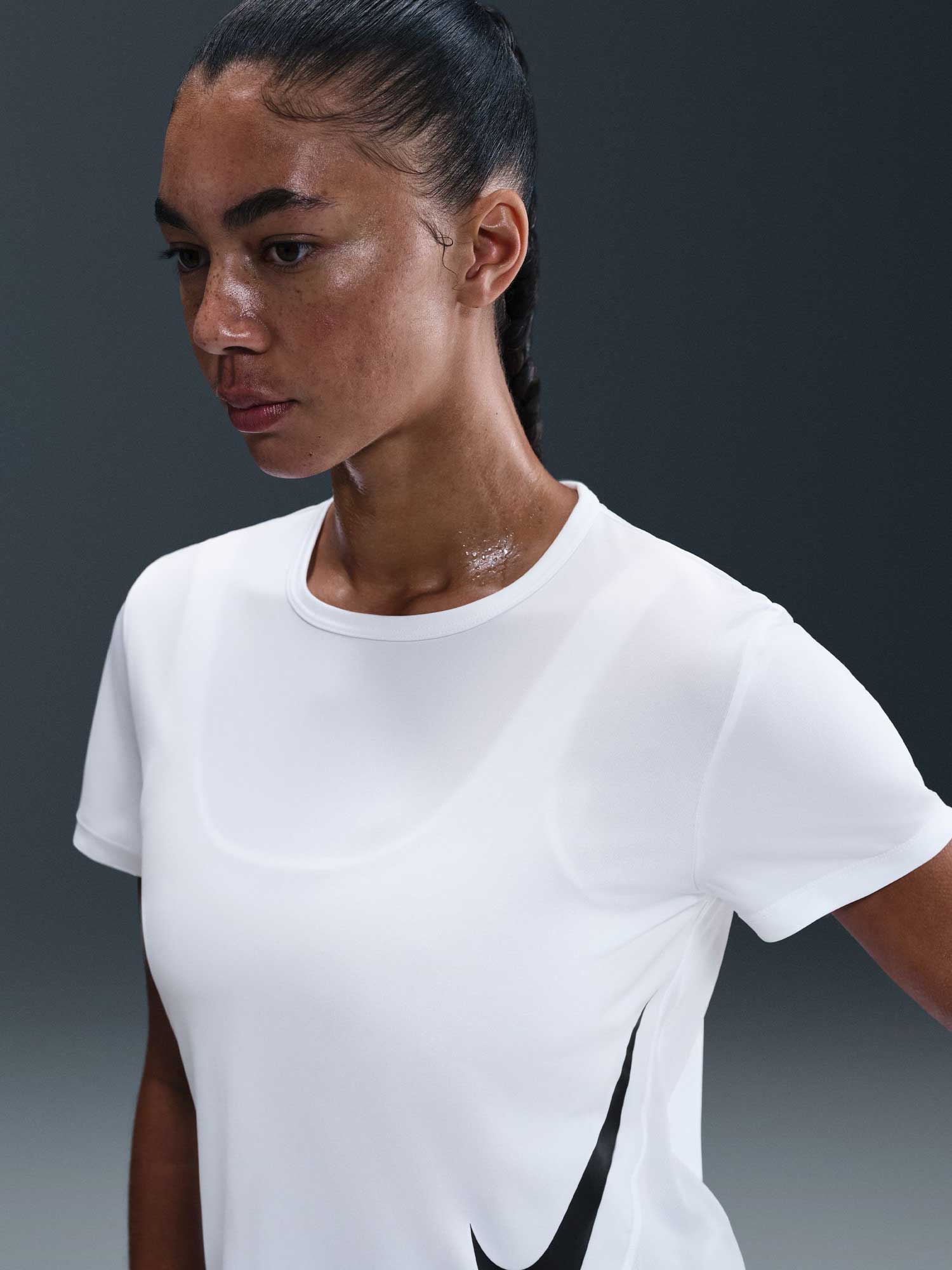 NIKE Тениска W NK TEMPO SWSH HBR DF SS TOP