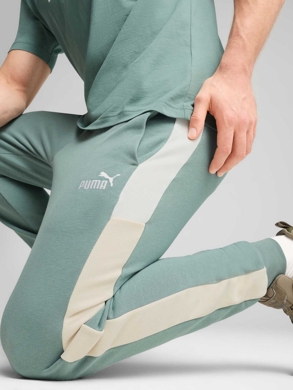 PUMA Спортно долнище ESS BLOCK Sweatpants TR cl