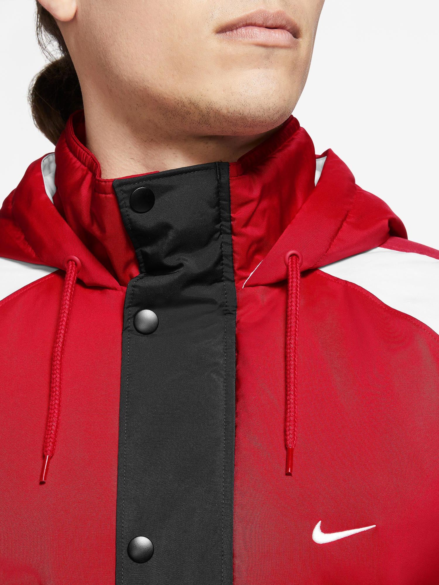 NIKE Яке M DNA