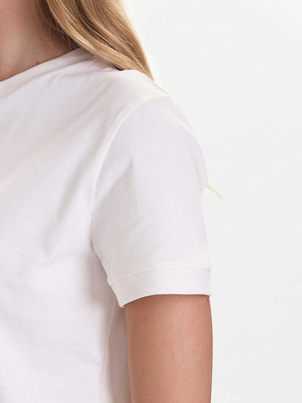 GUESS Тениска UNIQUE ATTITUDE SS T