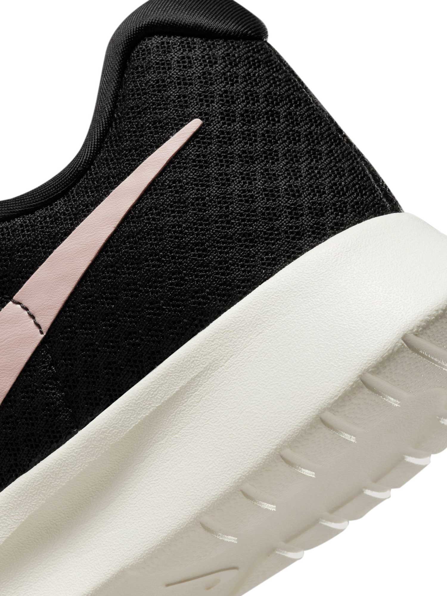 NIKE Обувки WMNS TANJUN FLYEASE