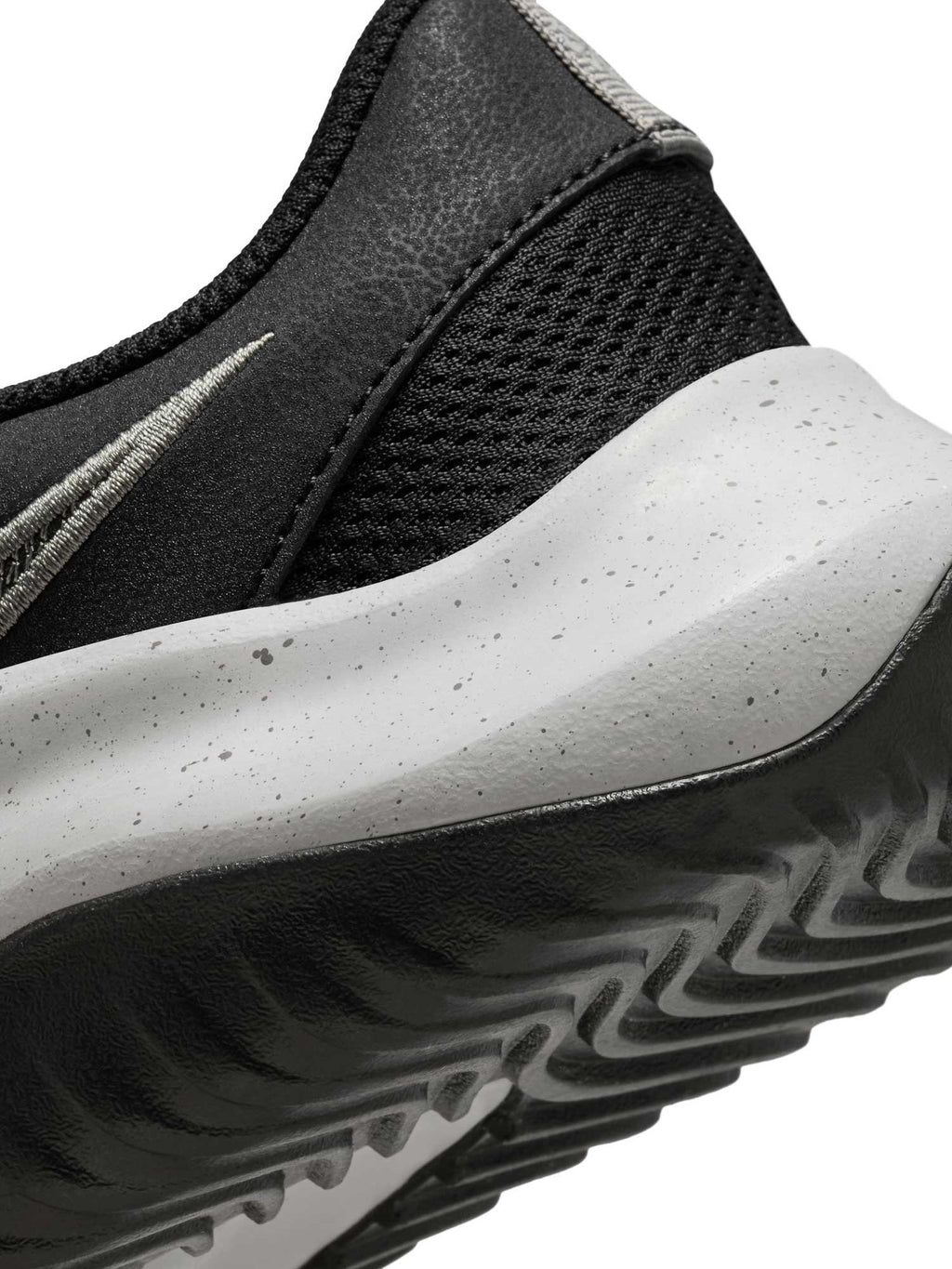NIKE Обувки M LEGEND ESSENTIAL 3 NN
