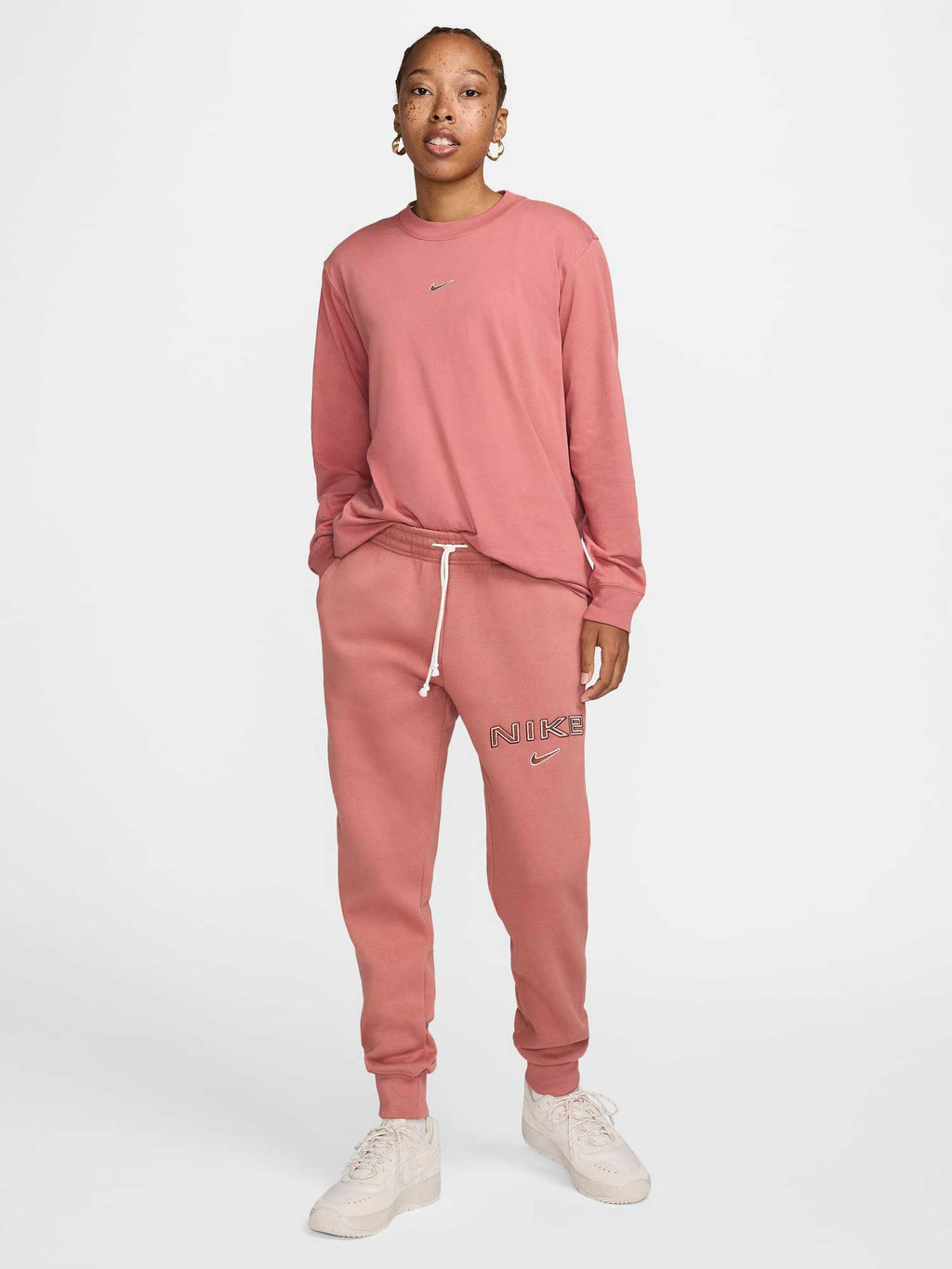 NIKE Спортно долнище W NSW PHNX FLC MR STD LOGO PNT