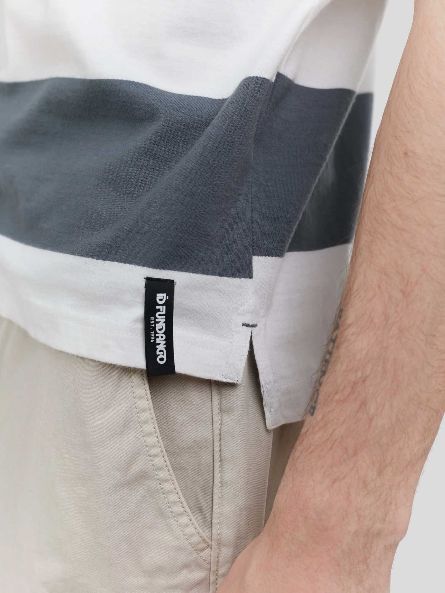 FUNDANGO Тениска Incognito Stripe