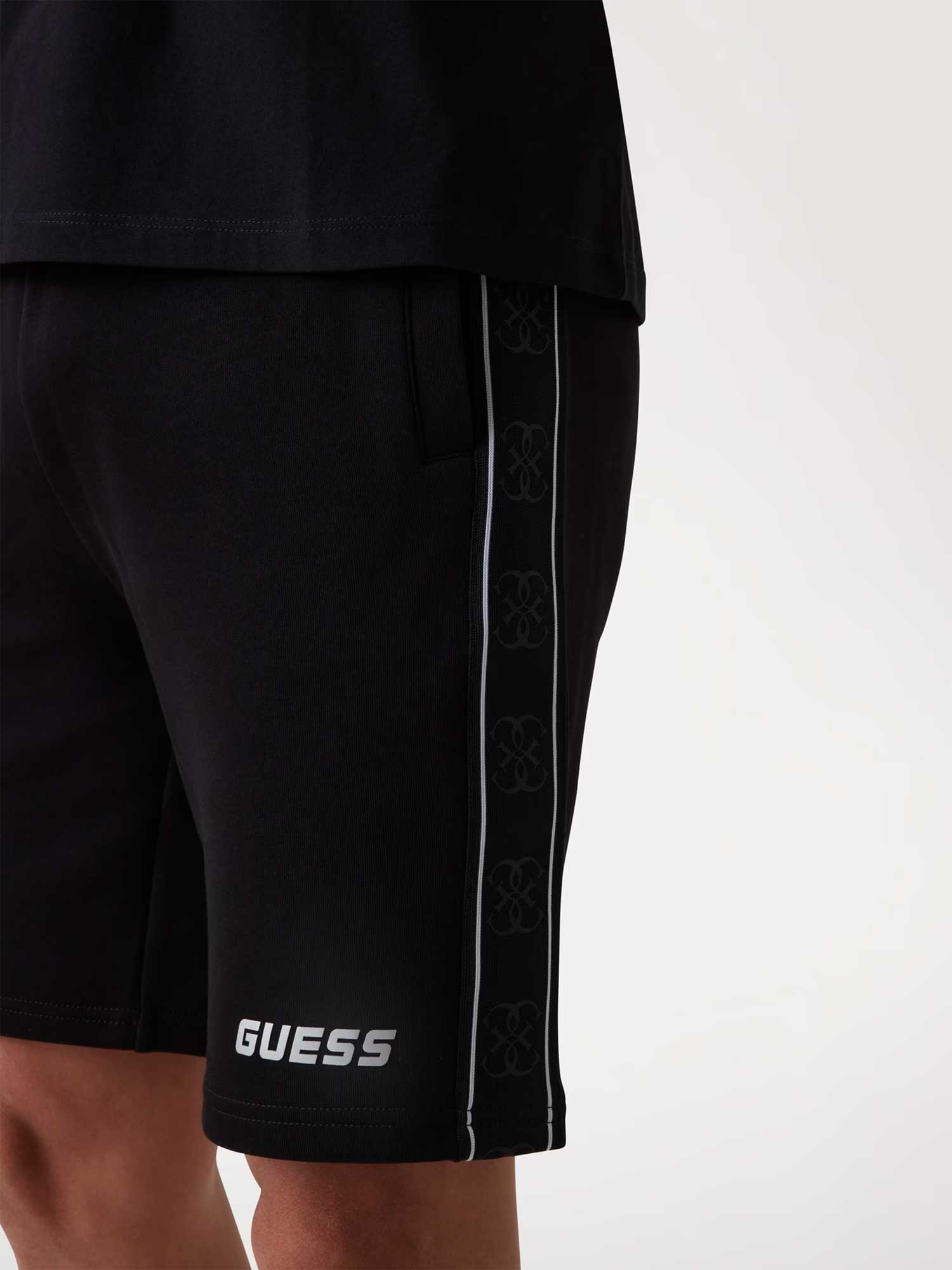 GUESS Къси панталони MICKEY SHORT
