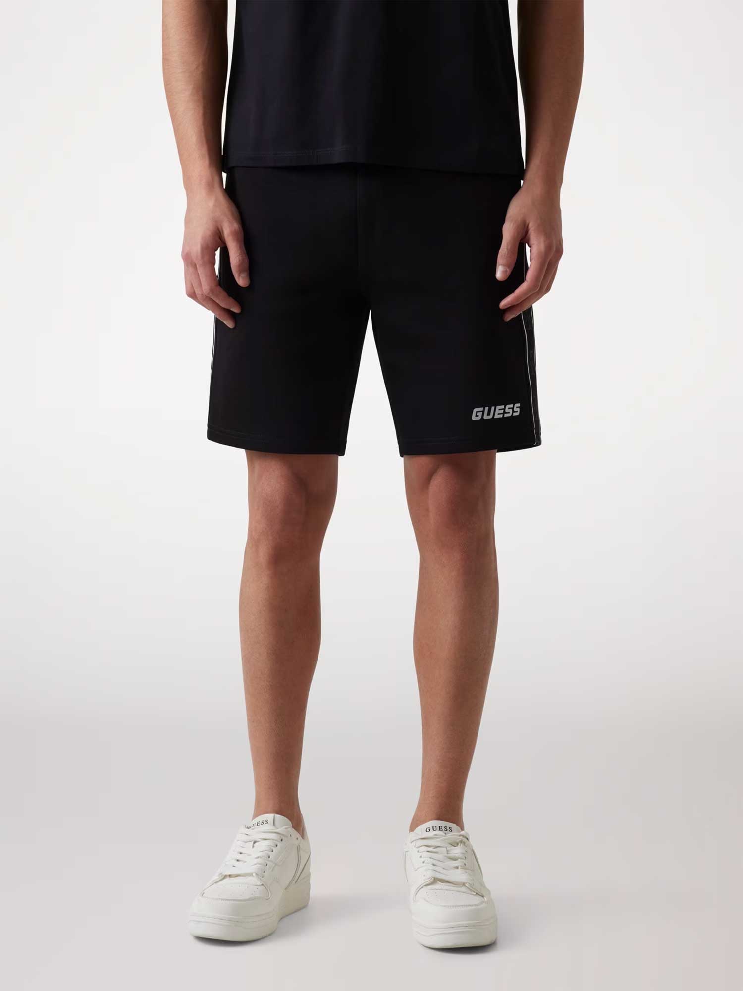 GUESS Къси панталони MICKEY SHORT