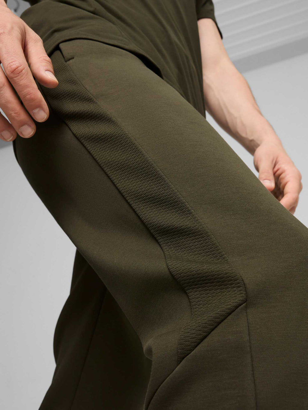 PUMA Спортно долнище EVOSTRIPE Pants DK