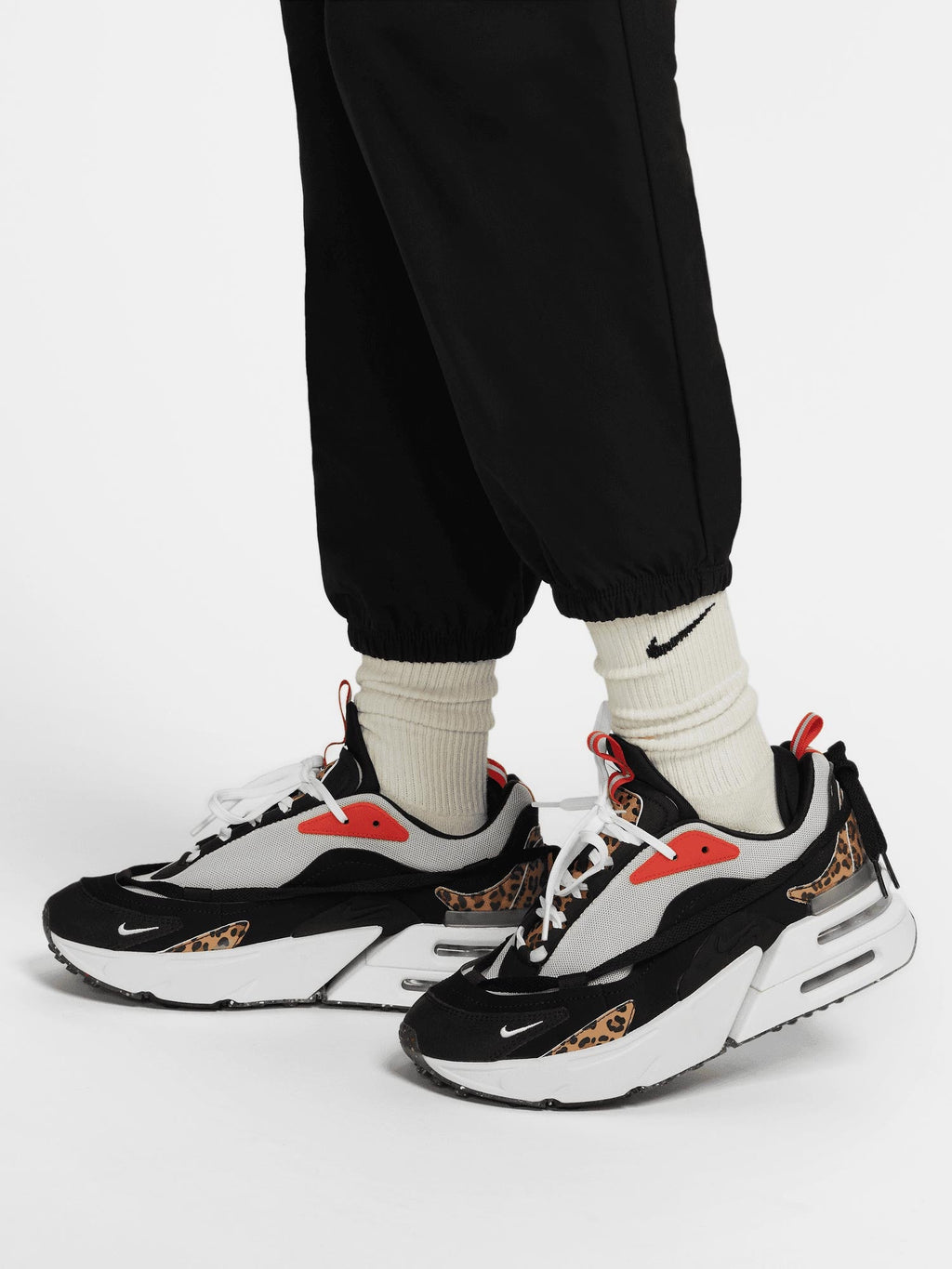 NIKE Спортно долнище W WVN CARGO SU
