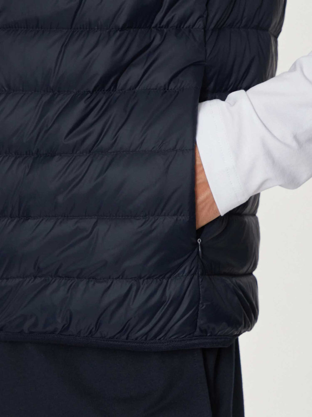 EA7 Emporio Armani Елек TRAIN CORE ID M DOWN LIGHT VEST CC