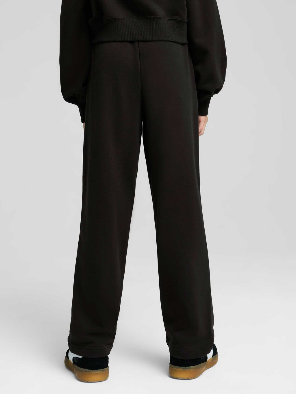 PUMA Спортно долнище WARDROBE ESS Relaxed Wide Leg Swea