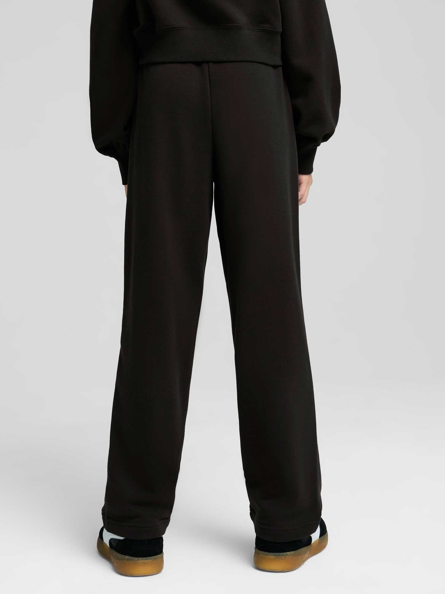 PUMA Спортно долнище WARDROBE ESS Relaxed Wide Leg Swea