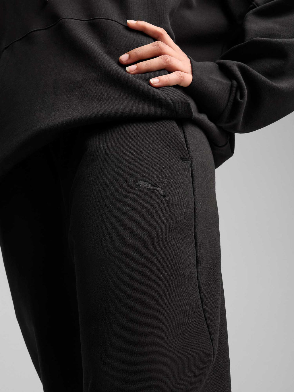 PUMA Спортно долнище HER High-Waist Sweatpants cl