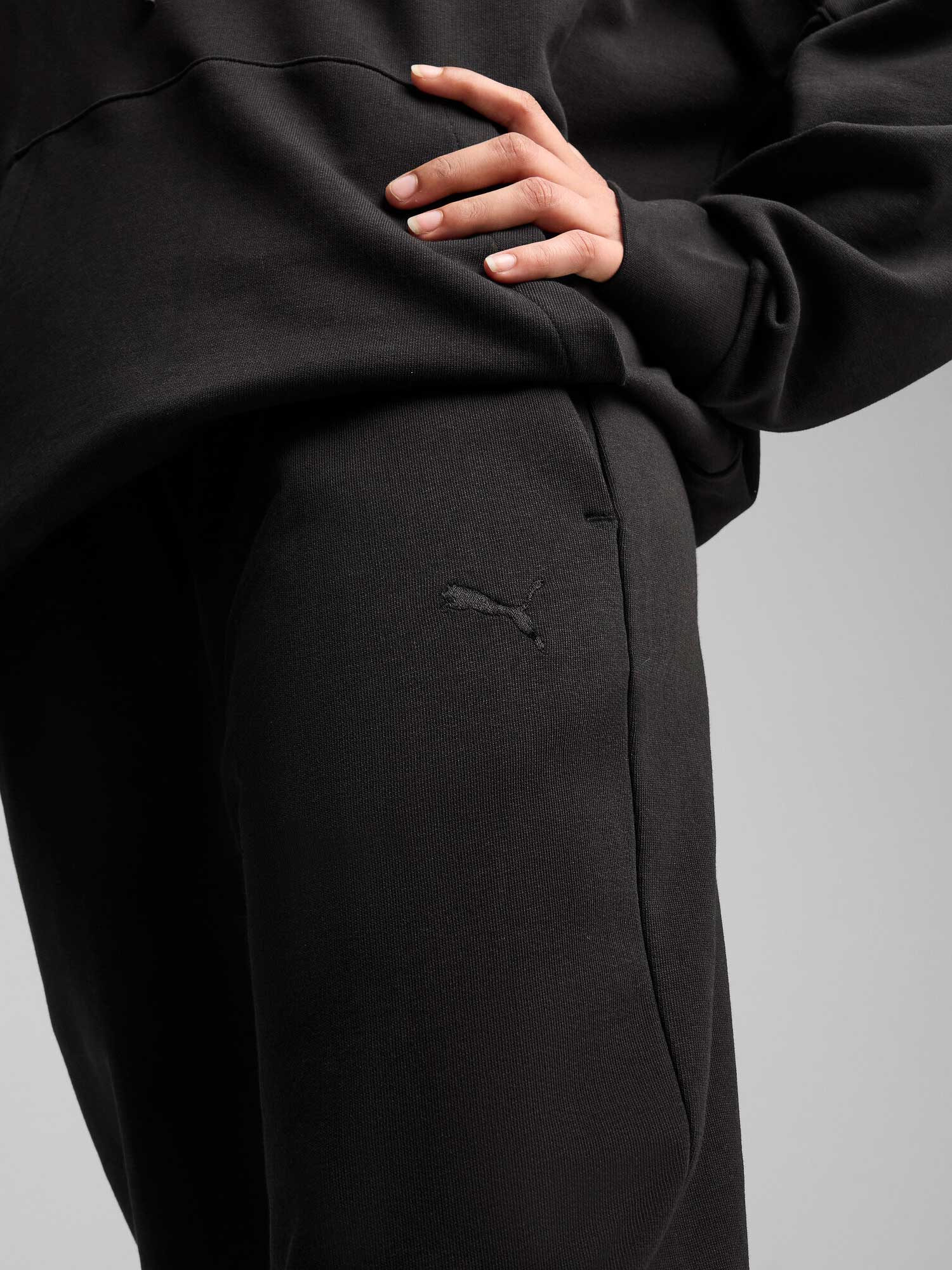 PUMA Спортно долнище HER High-Waist Sweatpants cl