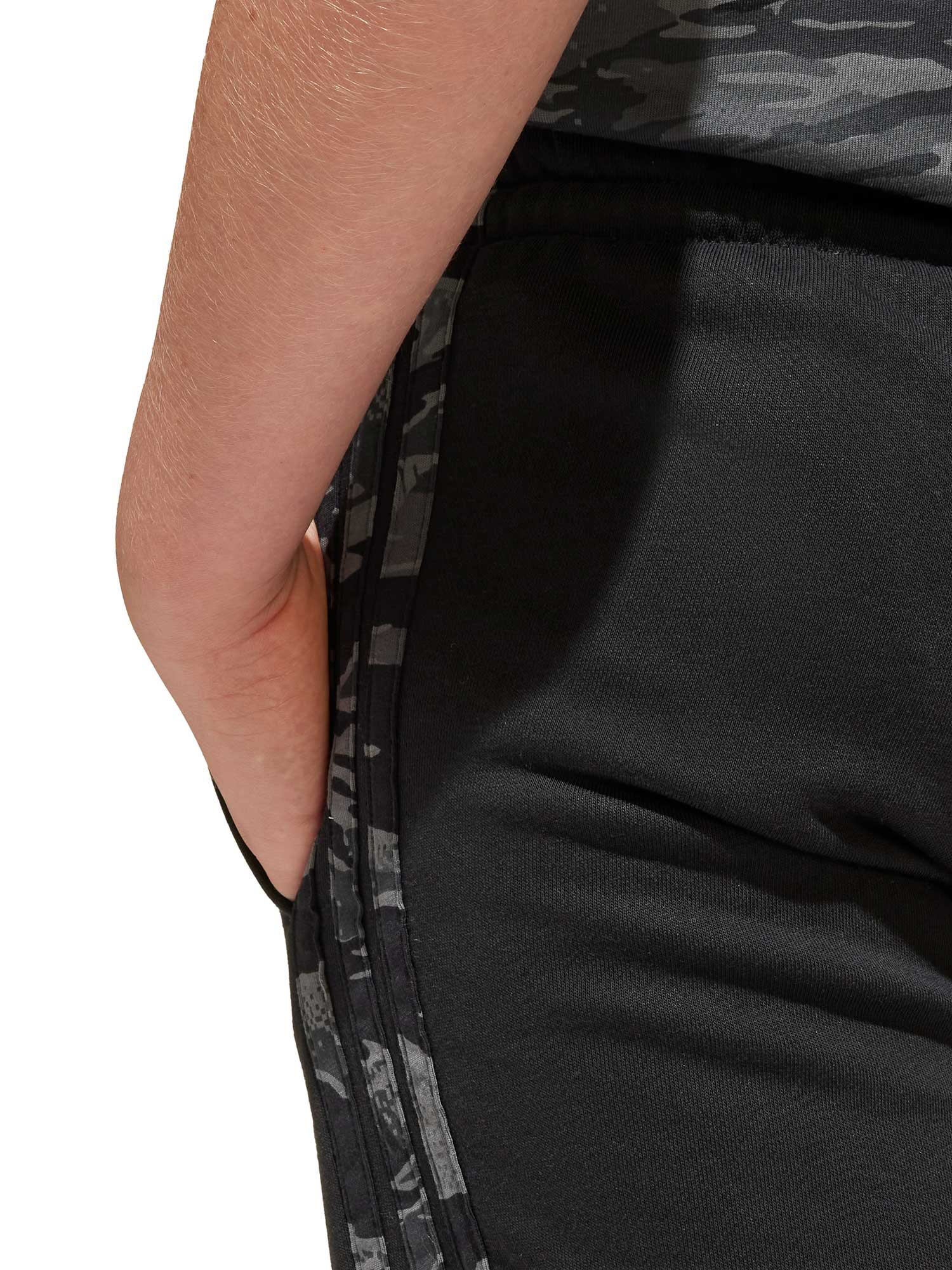 ADIDAS SPORTSWEAR Къси панталони Seasonal Essentials Camo Shorts